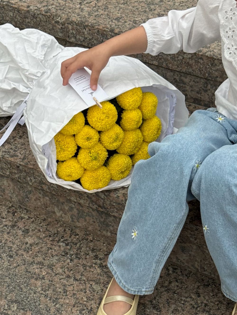 Букет моно из одноголовой хризантемы в желтом оттенке 15 шт