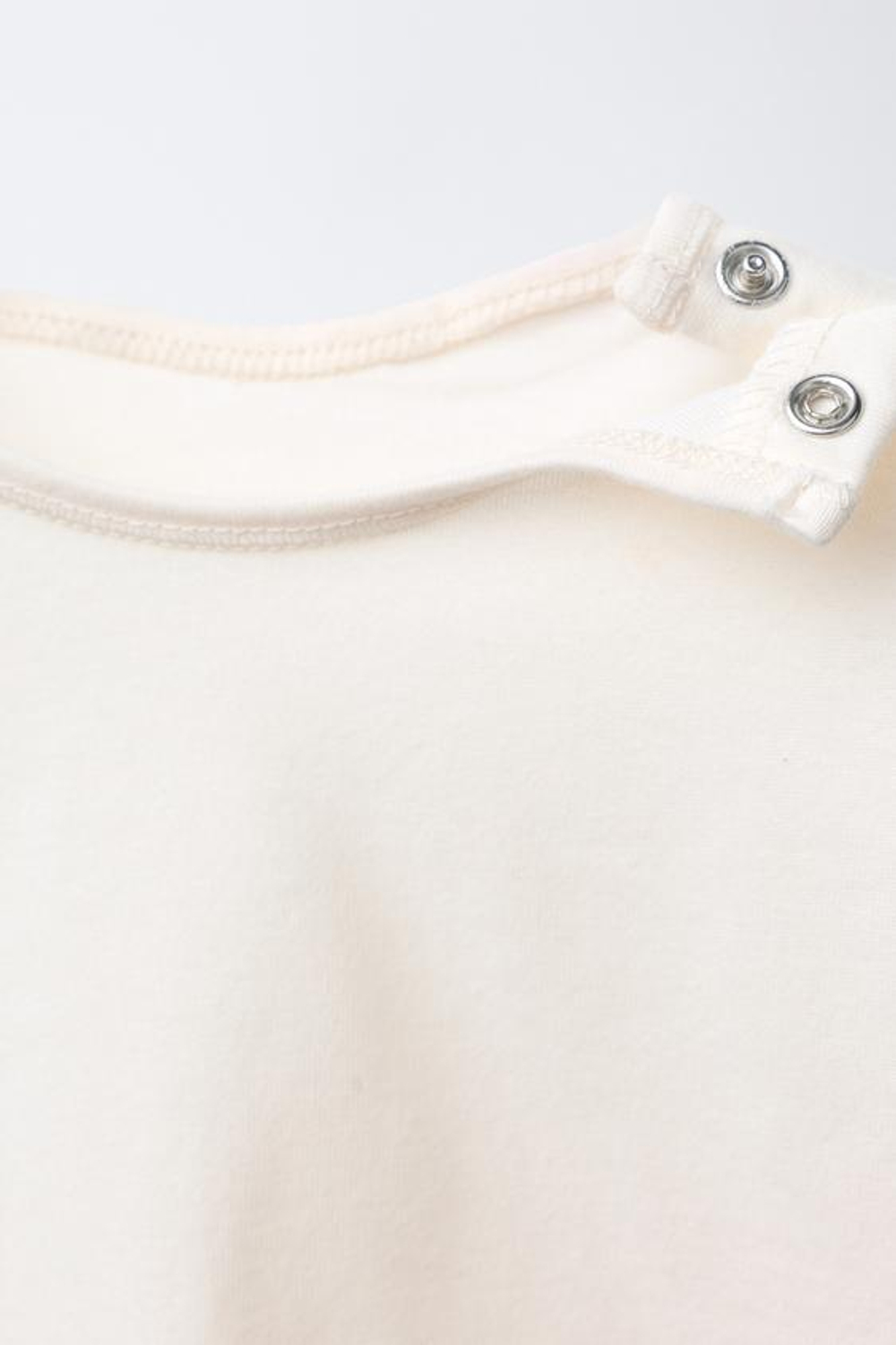 ZARA ОДНОТОННАЯ ФУТБОЛКА С ДЛИННЫМИ РУКАВАМИ, ЭКРЮ