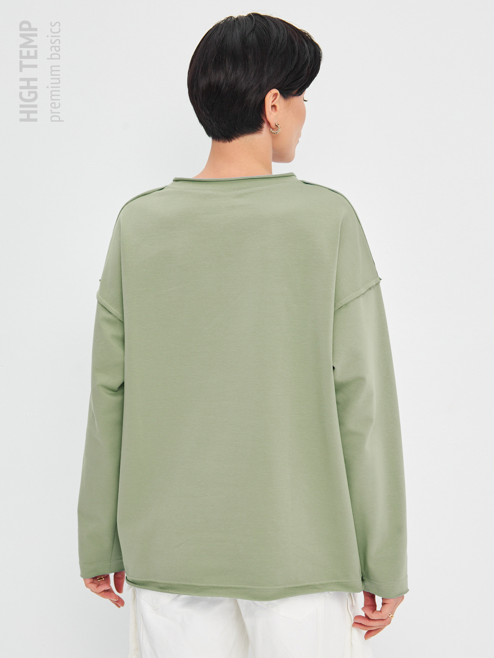 Свободный легкий свитшот со швами наружу