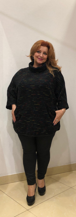 Креативный черный джемпер с кармашками и хомутом