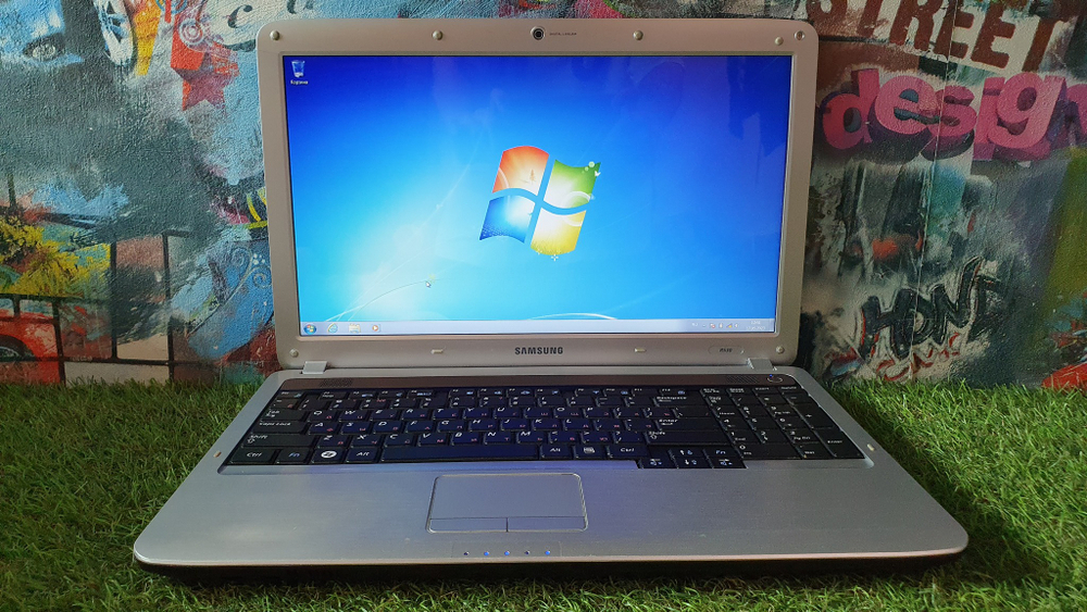 Ноутбук Samsung i5/8 Gb/310M/  NP-R530 [np-r530-jt02ru]/ Windows 7