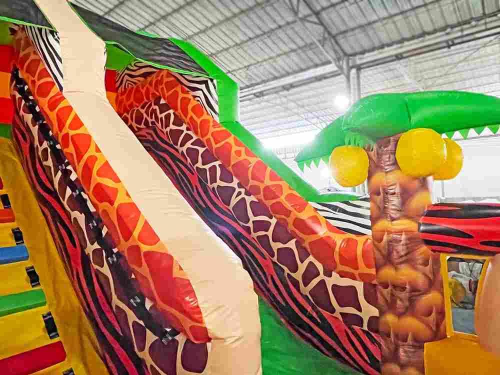 Коммерческий надувной батут «Сафари Ультра 2», 8*5*5 м.