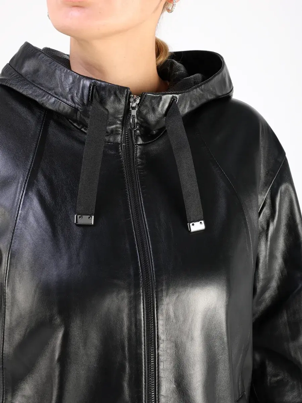 Кожаная куртка демисезонная с капюшоном