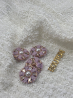 Пуговицы золотые со стразами и жемчугом в форме цветка с твидовой лавандовой тесьмой