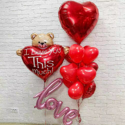 Большая композиция из сердец с надписью Love