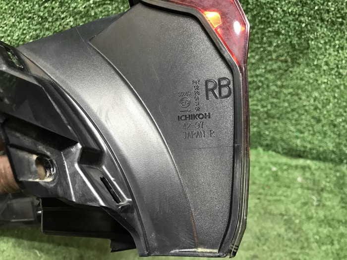 Фонарь правый внешний Toyota RAV4 5 XA50 (18-нв)