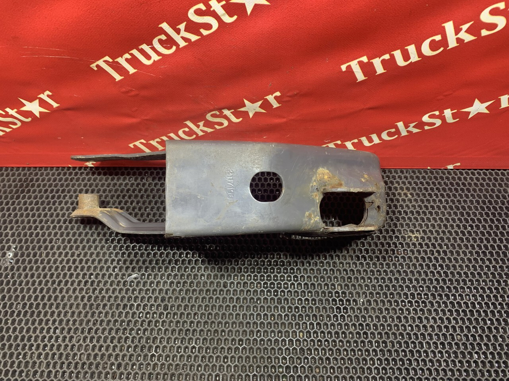 Кронштейн замка кабины правый