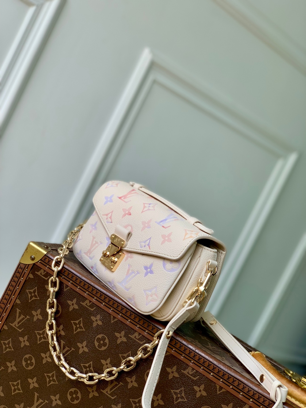 Louis Vuitton Pochette Metis East West