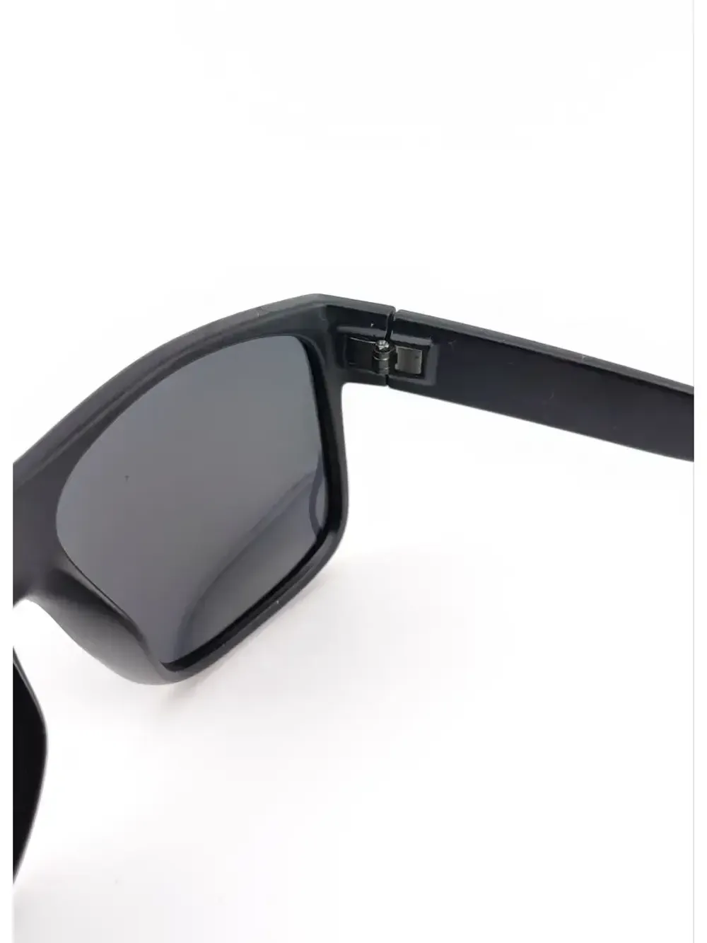 Солнцезащитные очки с поляризацией