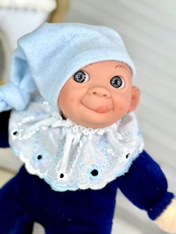 Кукла LAMAGIK мягконабивная 23см Caritas (304U1)