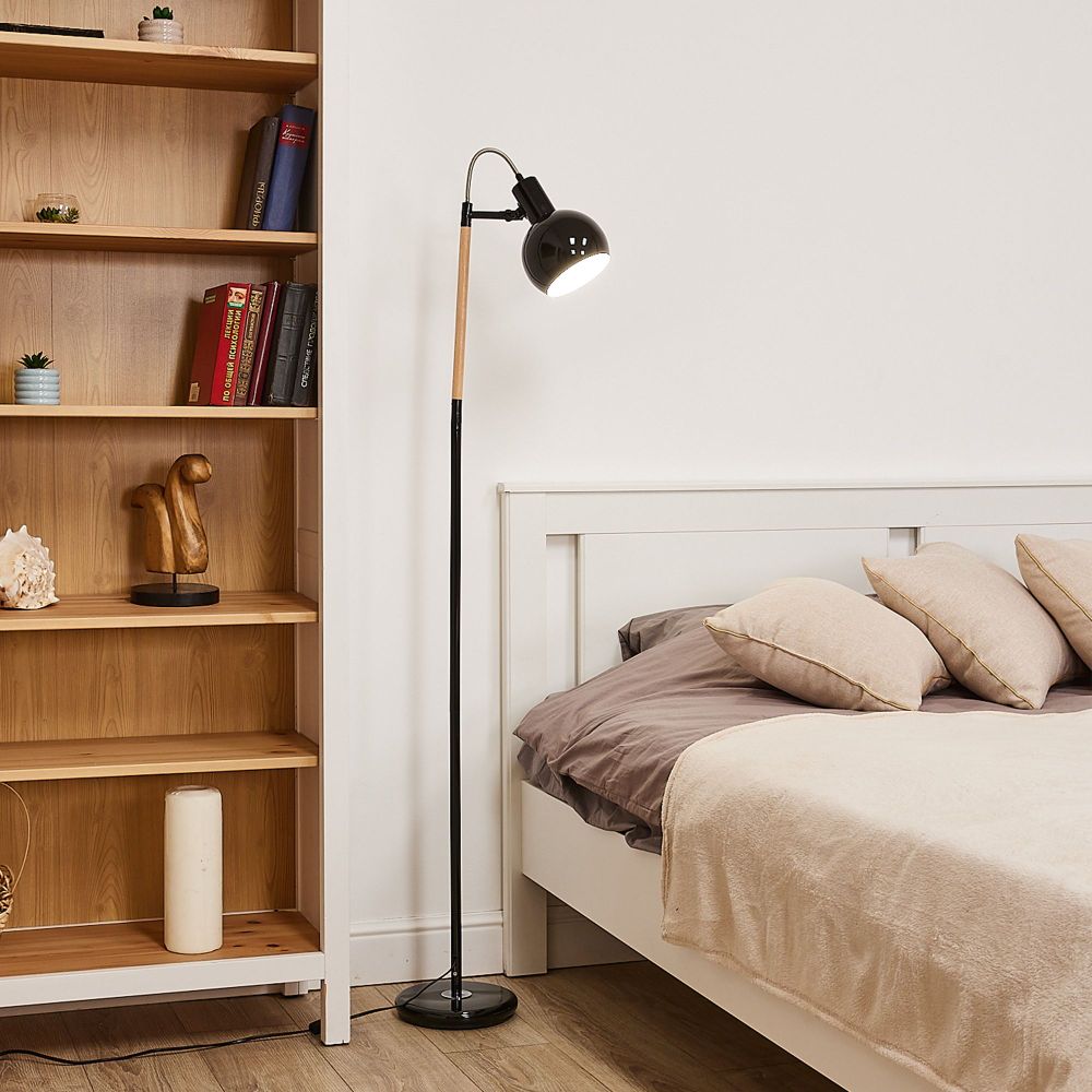 UML-T702 E14 BLACK Торшер напольный под лампу Е14. 60W. с регулировкой наклона. Механический выключатель. Черный. ТМ Uniel