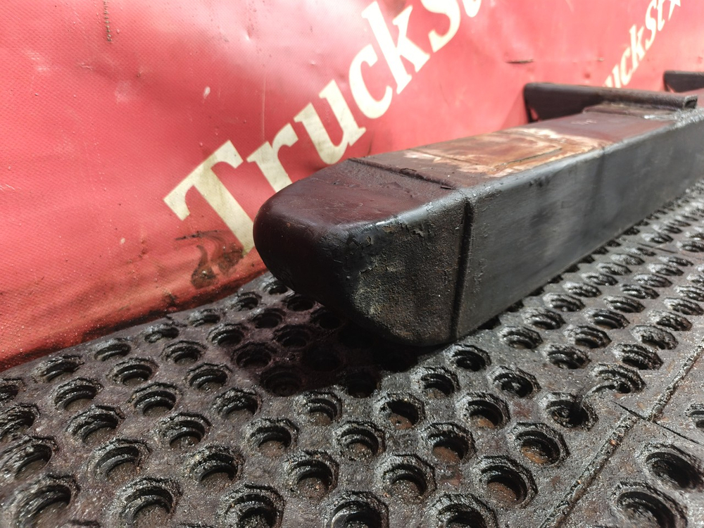 Усилитель переднего бампера