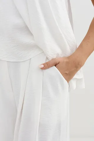 Брюки палаццо свободного кроя белого цвета