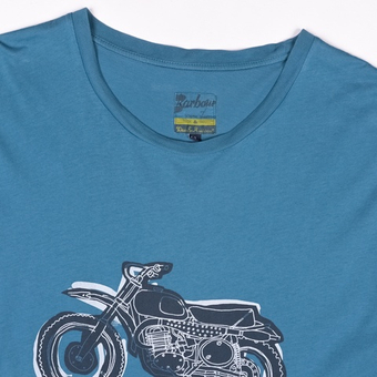 Бледно-синяя футболка Barbour  в коллаборации с Deus Ex Machina, XL slim