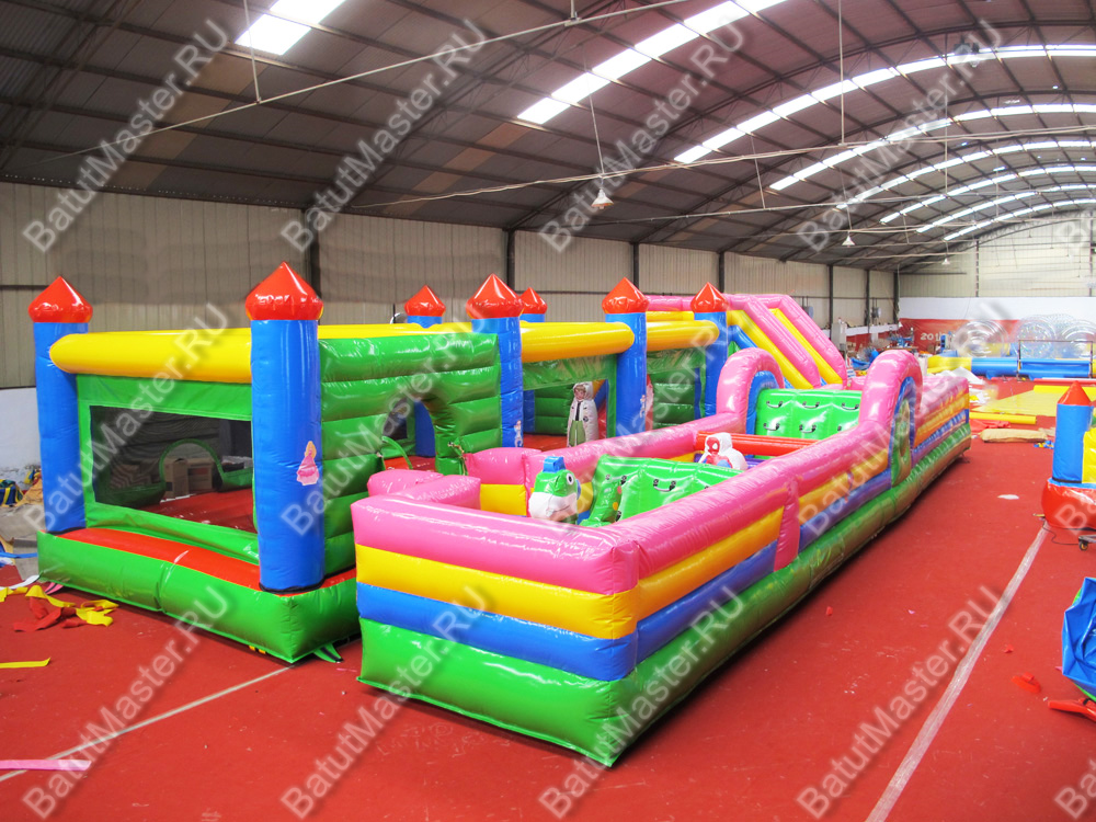 Надувной батут "Замок героев", 7*5*3,5 м