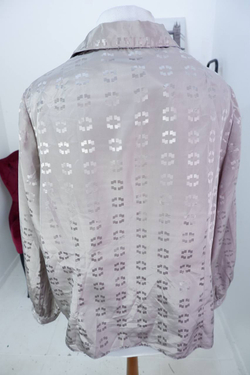 Блузка лаконичного дизайна, визуально на 54/56 размер