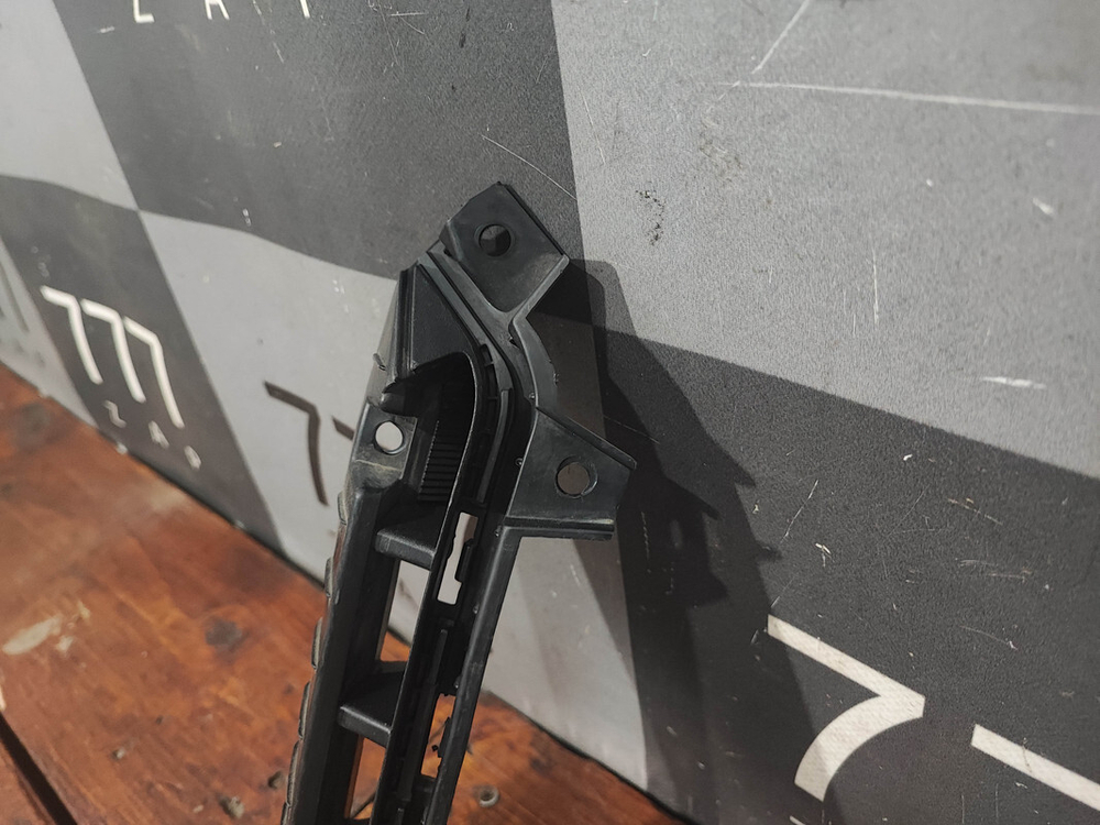 Кронштейн переднего бампера Kia Sorento 4 20-нв Б/У Оригинал 86598P2000