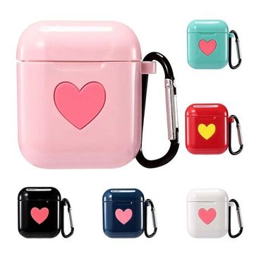 Чехол для наушников AirPods силиконовый глянцевый с сердечком Белый