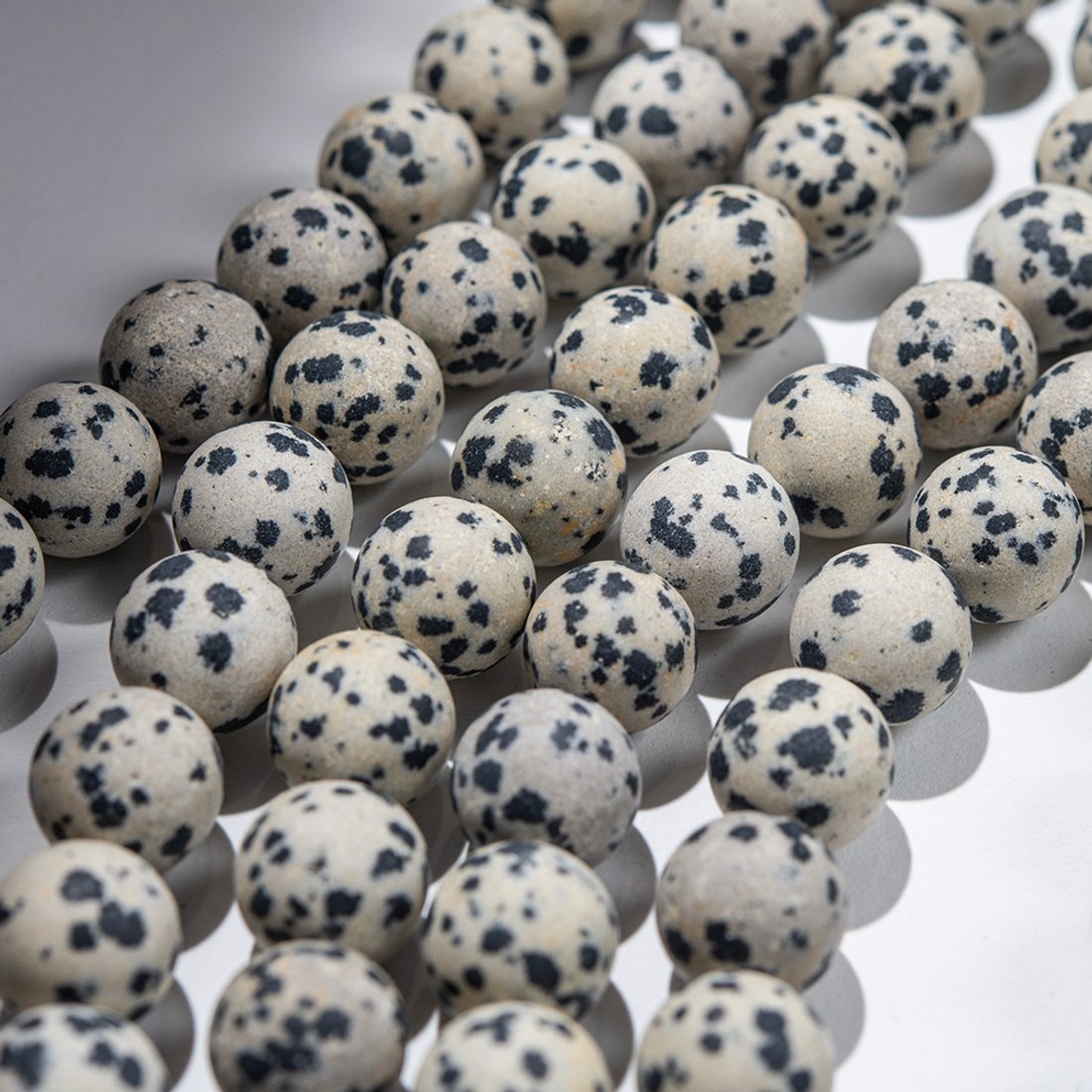 Аплит сатиновый натуральный (Яшма далматин), 12,4мм, шар