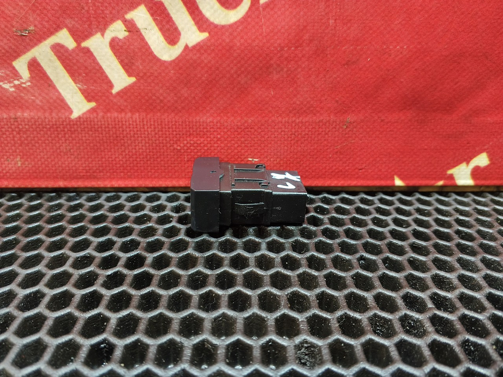 Кнопка стеклоподъемника правого