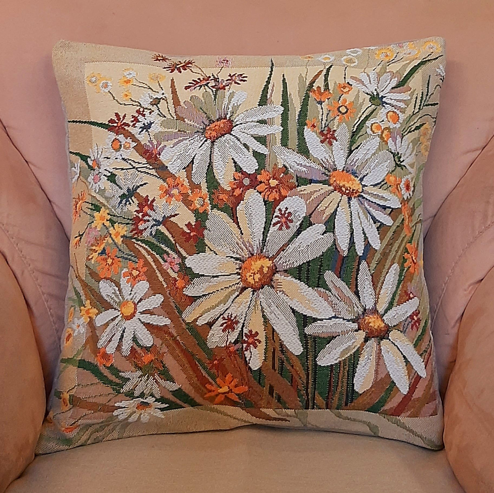Декоративный гобеленовый чехол для интерьерной подушки Белые ромашки 47*47