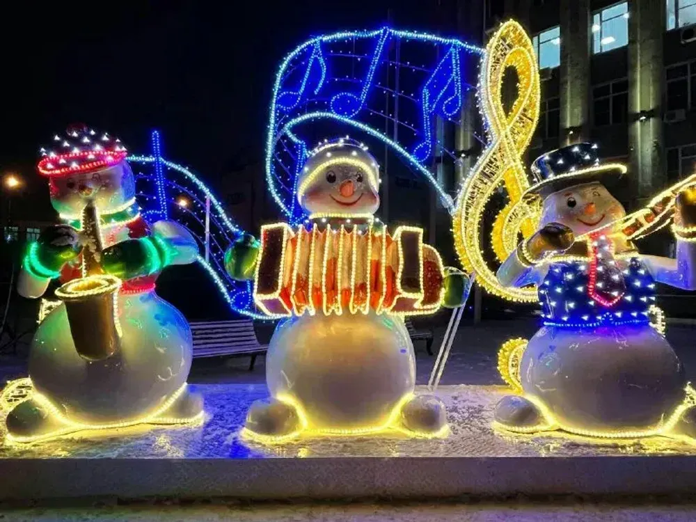 Уличные фигуры "Снеговики музыканты"