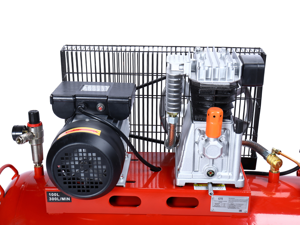 Компрессор пневматический 220В 3.0кВт 8атм. 300л/мин. ресивер-100л поршн. ремен. одноступенчатый GTE