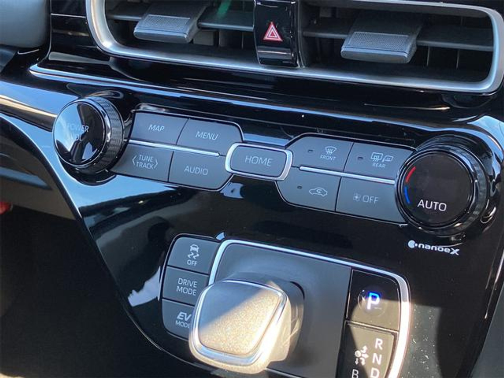 TOYOTA AQUA HYBRID 2023 г.