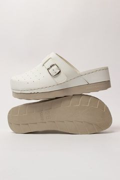 701 | "Aleksandra" |  Белые женские медицинские сабо с закрытым носом