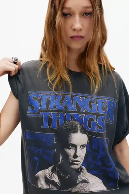 PULL&BEAR Футболка "Stranger Things ", черный