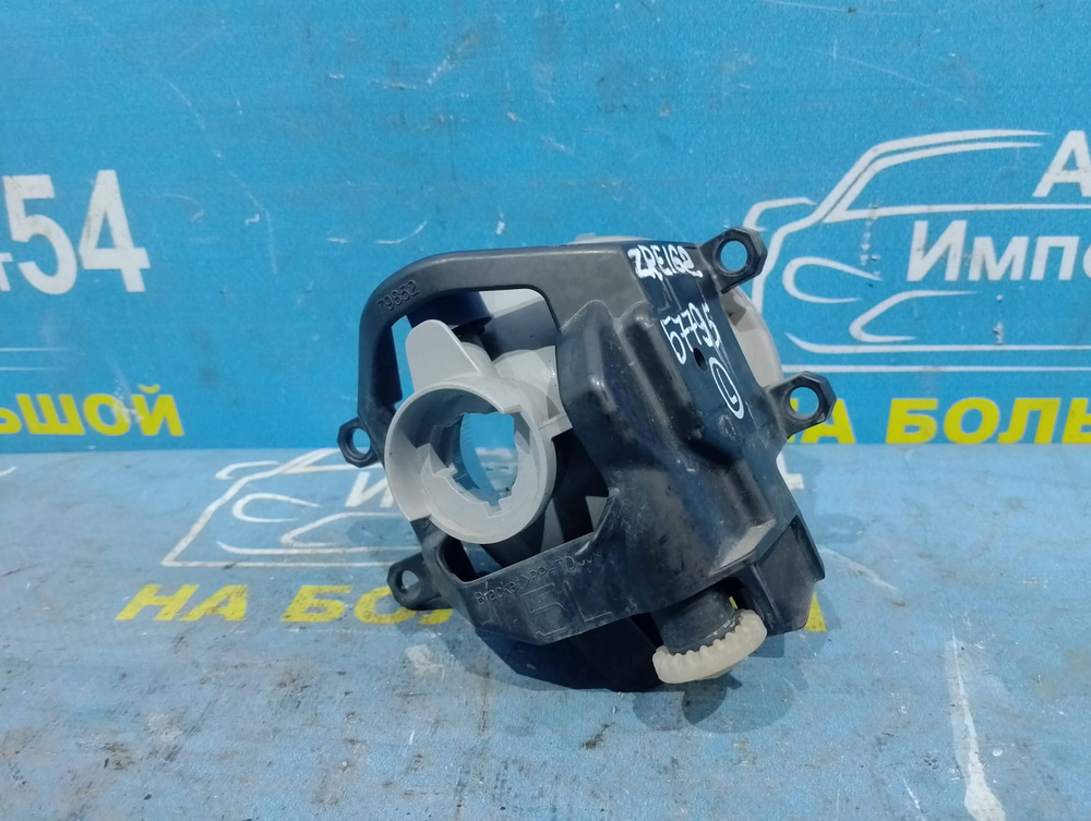 Туманка левая TOYOTA FIELDER 2012-2015