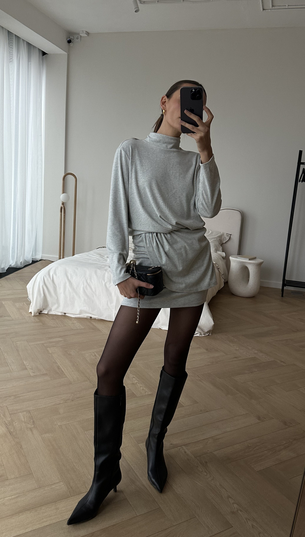 Платье из трикотажа с драпировками серый меланж