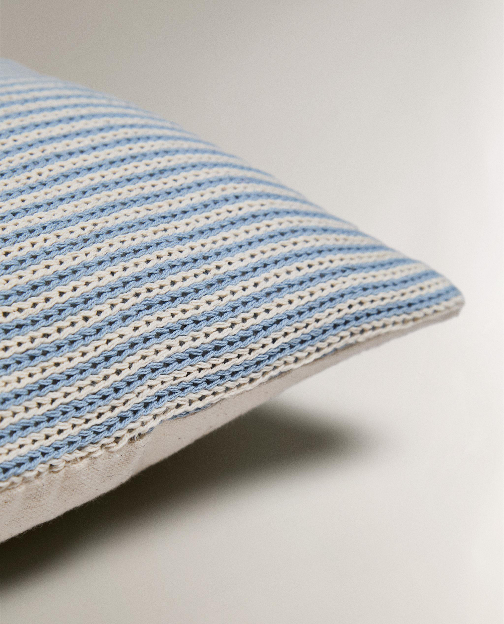 Декоративная подушка Zara Home, 30х30х8 см, хлопок, 8660/009