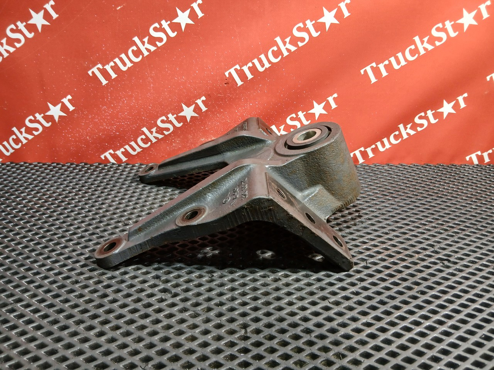 Кронштейн передней рессоры 2017г.