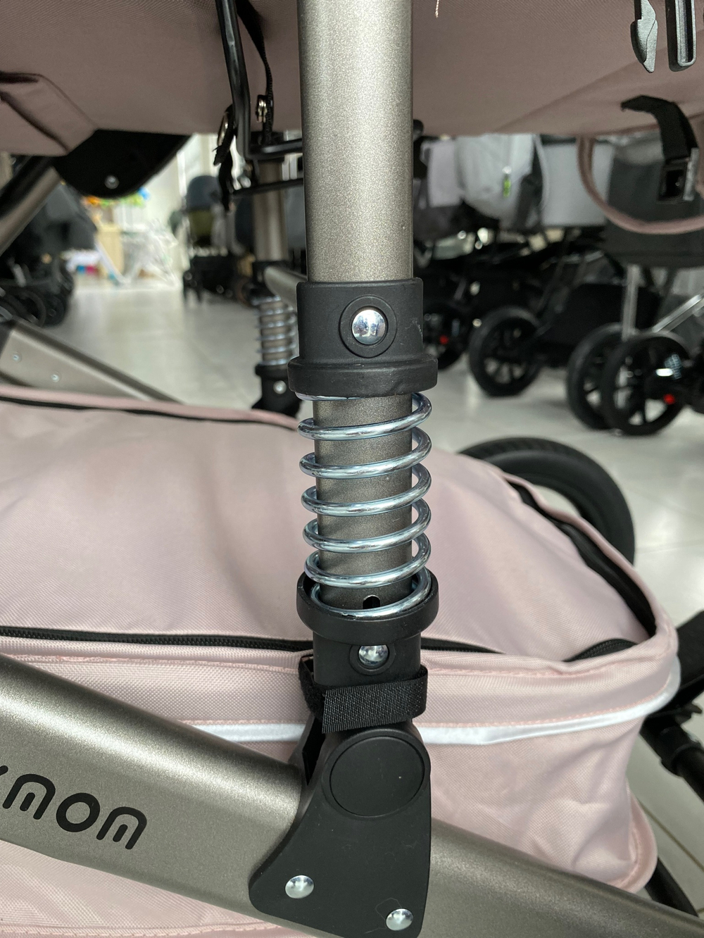 Детская коляска 3в1 LUXMOM 555-W коричневый текстиль