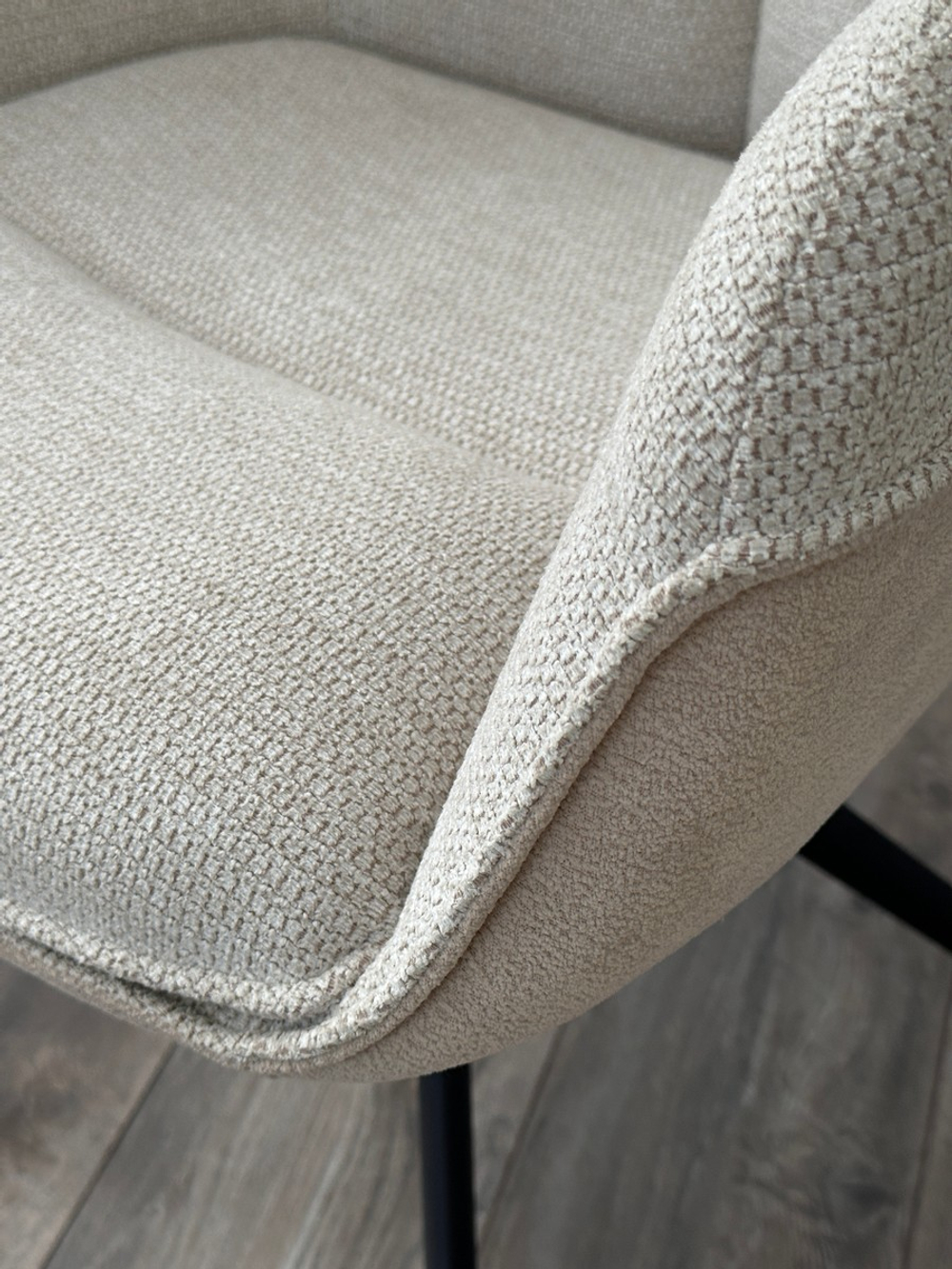 Стул М-City DISAUR Понтус (Pontus) поворотный на 360 градусов, Бежевый (Kn01-05, Bz1046-11), ткань, Черный каркас