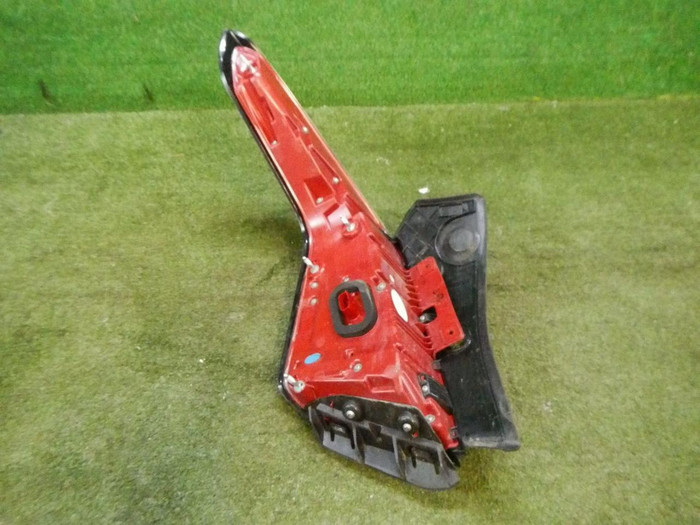 Фонарь правый Cadillac XT5 (2019-н.в.)