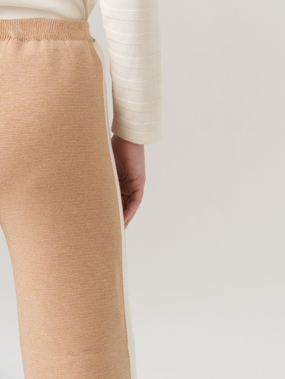 АТ570-1 Брюки для девочки сахара