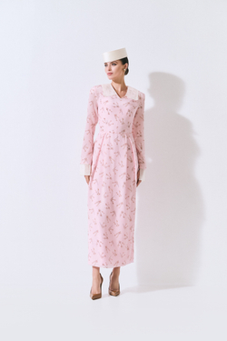 Платье из шелка с авторским принтом и кружевными элементами