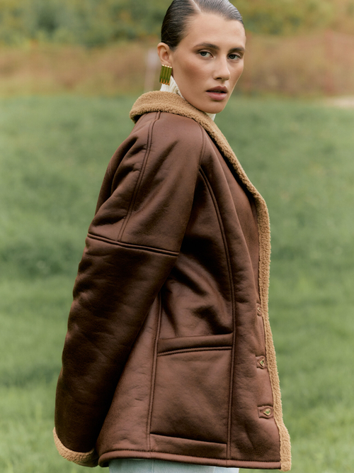 Дубленка из искусственного меха коричневая
