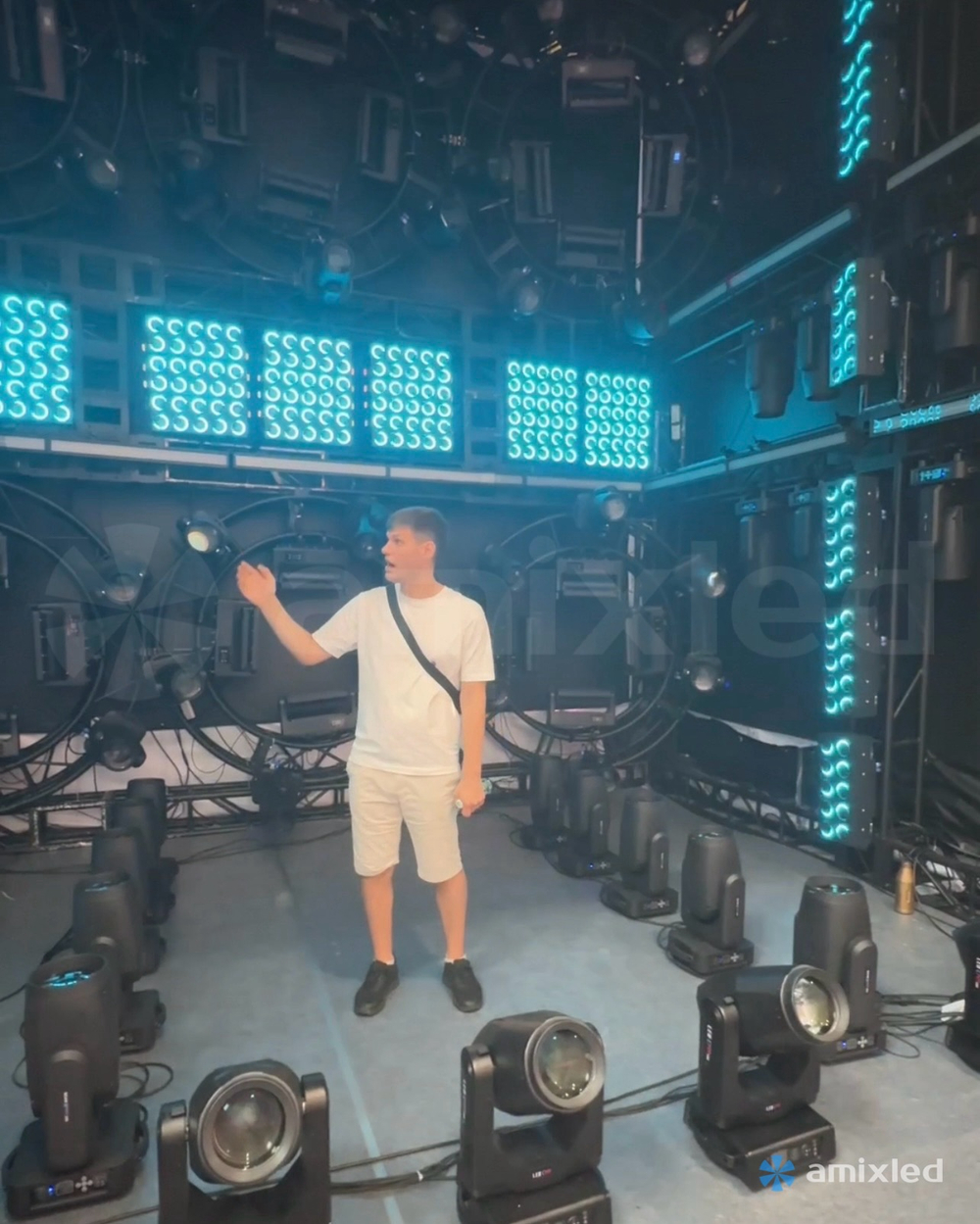 Сценический блайндер Amixled 10X80w LED matrix blinder