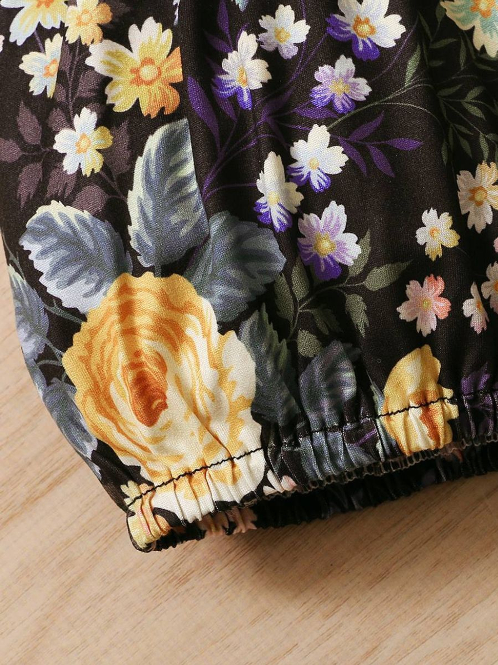 Летний костюм для девочки нарядный