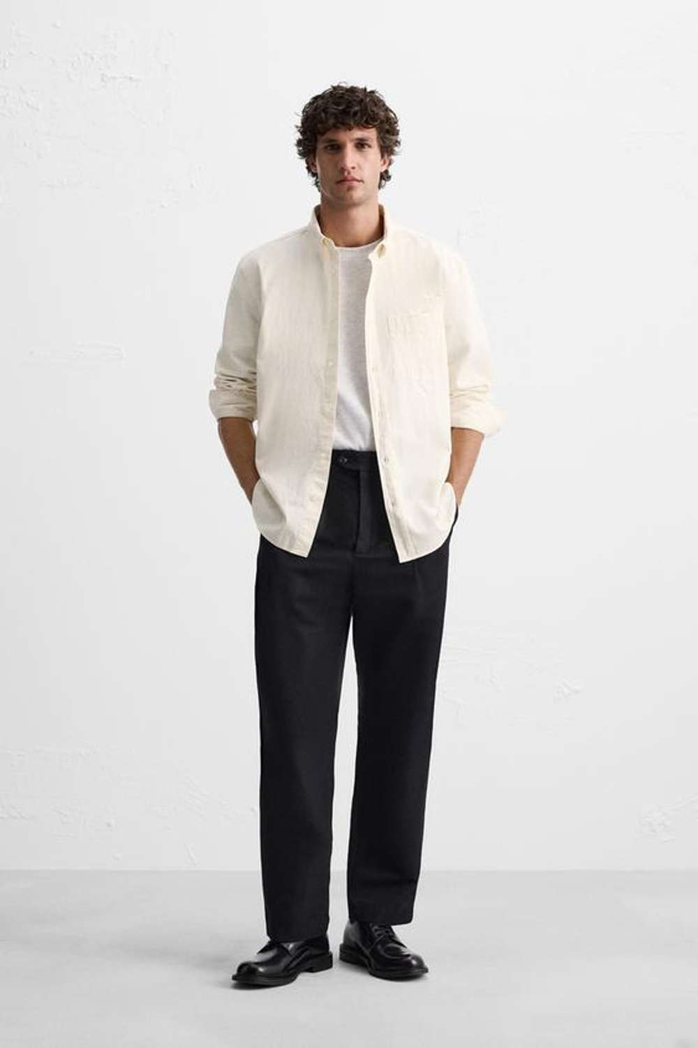 ZARA РУБАШКА ИЗ РЕЛЬЕФНОЙ ТКАНИ ШАМБРЕ, ЖЕЛТОВАТО-БЕЛЫЙ