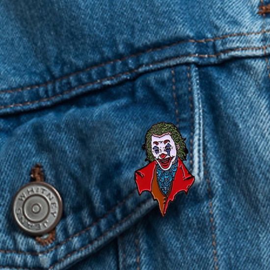 Значок металлический "Джокер Хоакина Феникса", 4*2,5 см