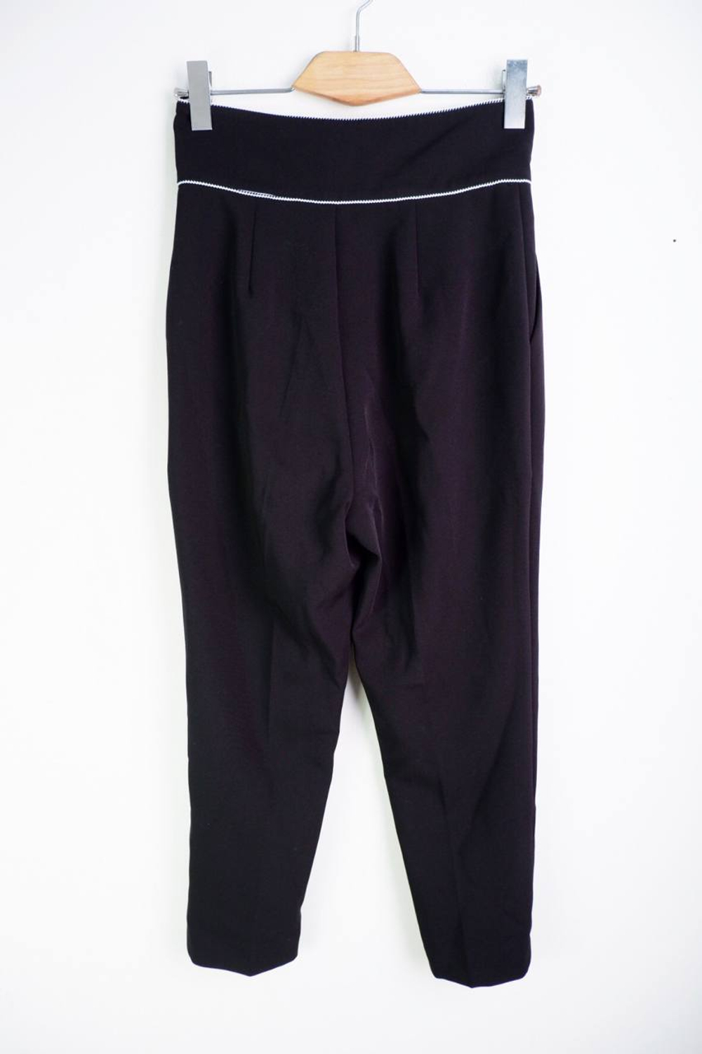 Брюки с контрастной строчкой, маркировка М, визуально на 46 размер