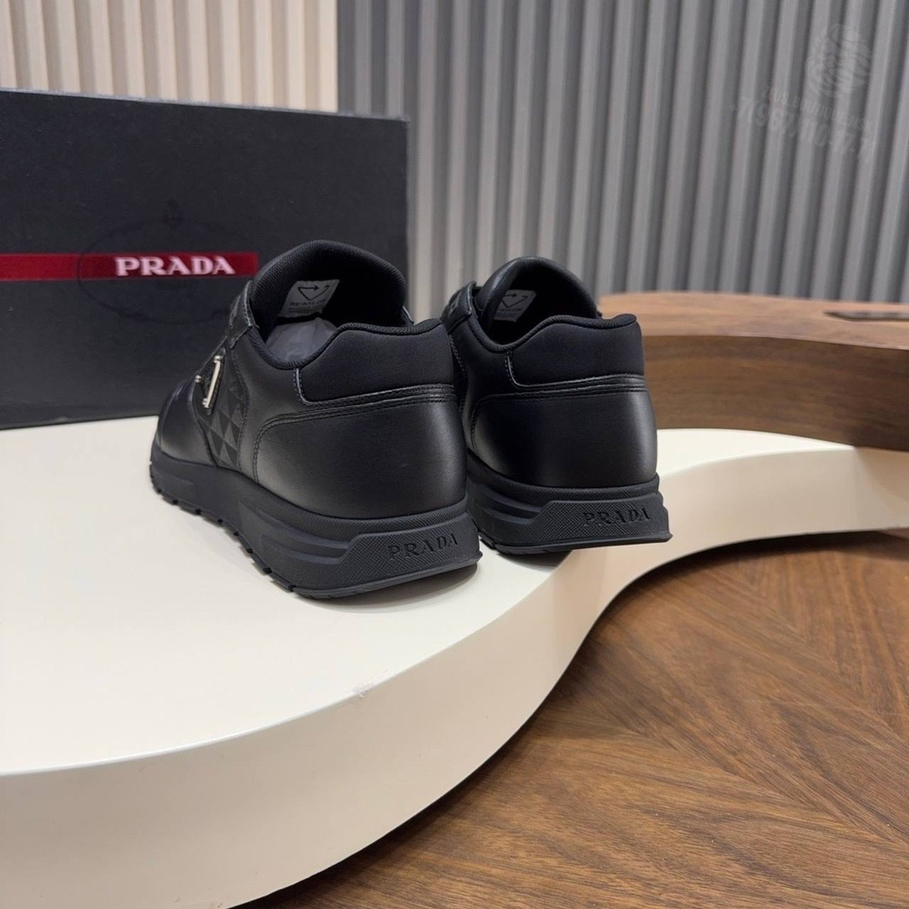 Кроссовки Prada