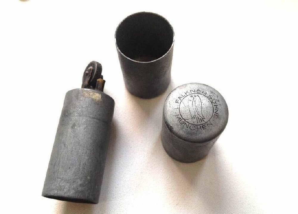 Зажигалка бензиновая Benzinfeuerzeug alt L.Falkner Söhne München