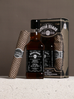 Подарочный набор новогодний «Крутому мужчине»: гель для душа во флаконе виски 250 мл, аромат мужского парфюма, платок в форме сигары