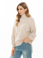 Женский джемпер бежевый с высоким воротом и объёмным узором