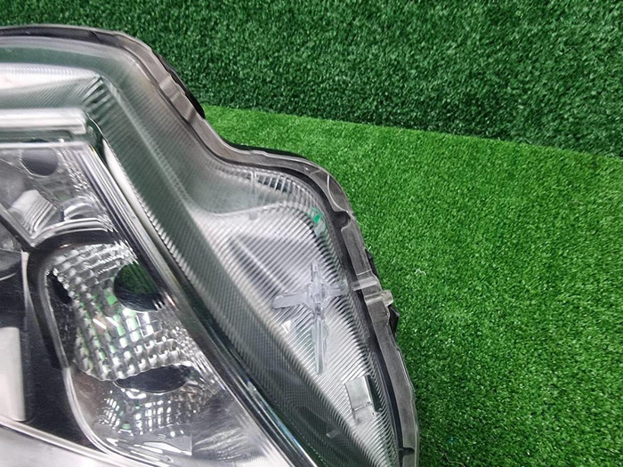 Фара правая Suzuki Vitara 2 (2014-2024) LED